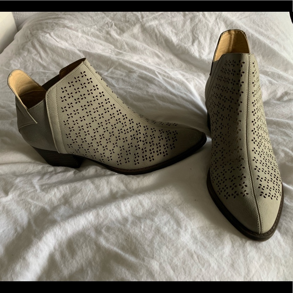 NWB Chinese Laundry Grey Ankle Booties